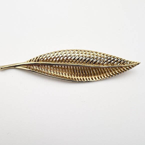 Vintage Corocraft Gold Tone Leaf Brooch Pin Large Open Work - Picture 1 of 8